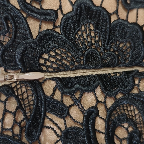 DRESS THE POPULATION SOPHIA CROCHET LACE MERMAID BLACK...Size Medium - Picture 7 of 9